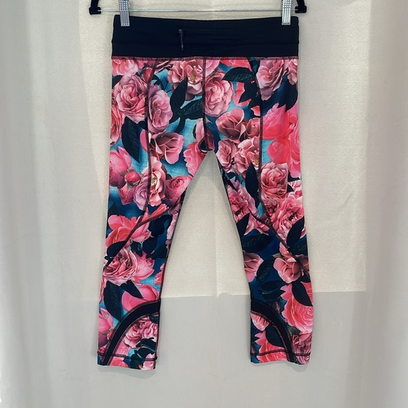 LULULEMON Inspire Crop II sz 6 - Picture 2 of 5